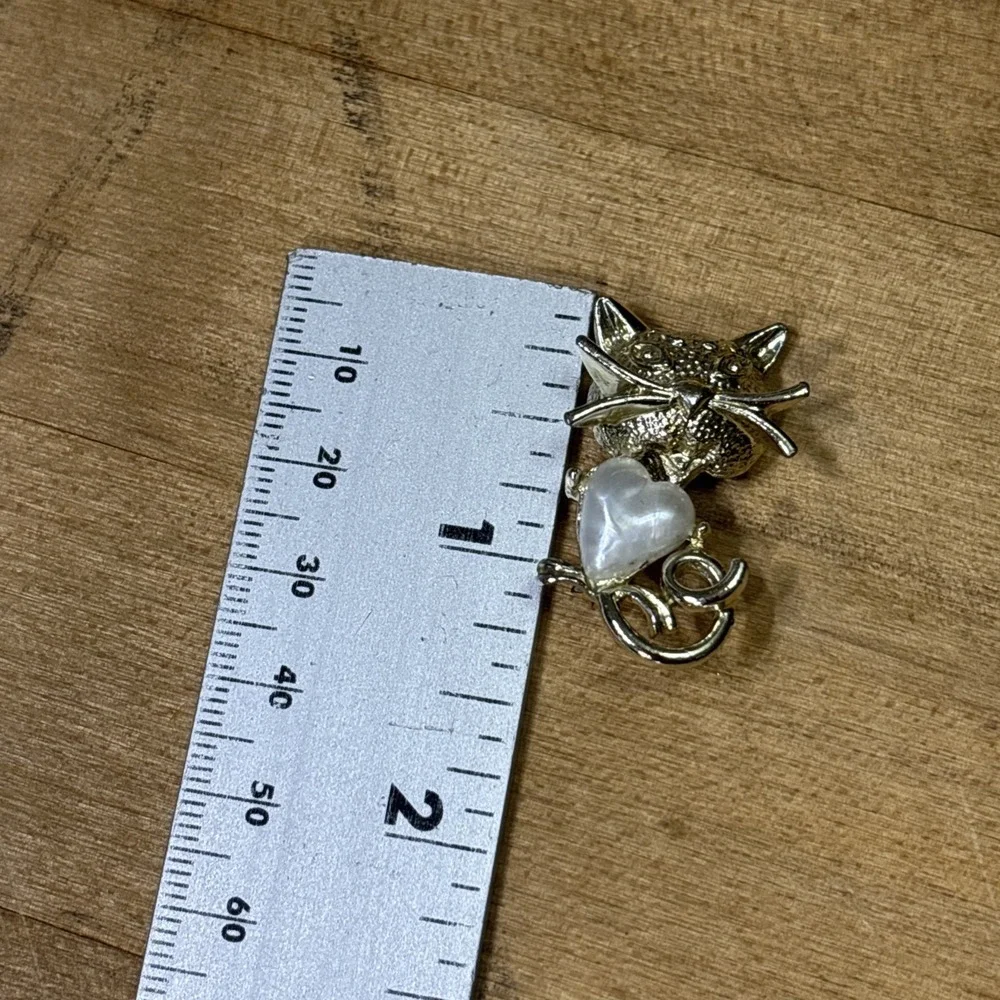 Vintage AJMC Style Twin Cat Brooch Pins Silver Tone White Heart Kitty Pair
